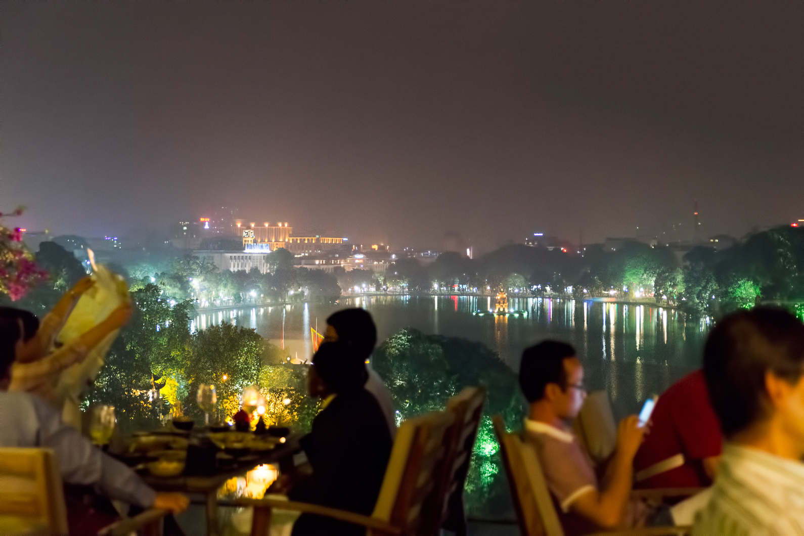 20141105 193955 Blick auf den Hoàn Kiêm See